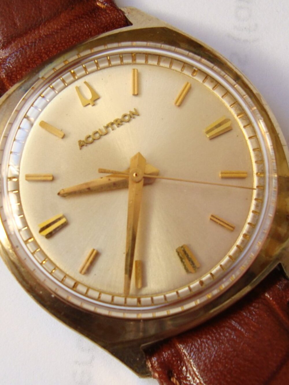 VINTAGE ACCUTRON N1 ,RUN GREAT